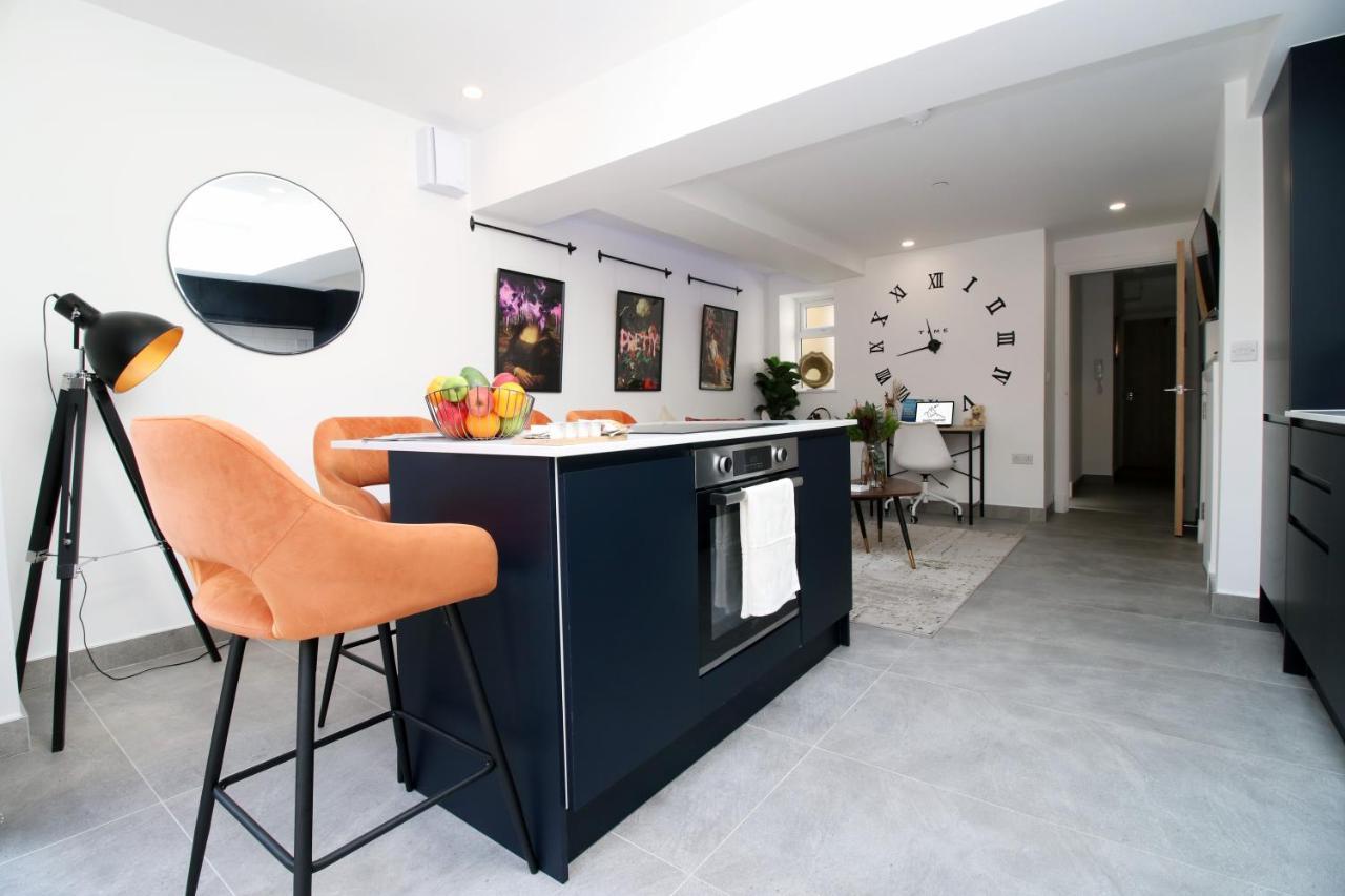 New Spacious 2 Bed Getaway - Private Courtyard! - Underfloor Heating Cardiff Exterior foto