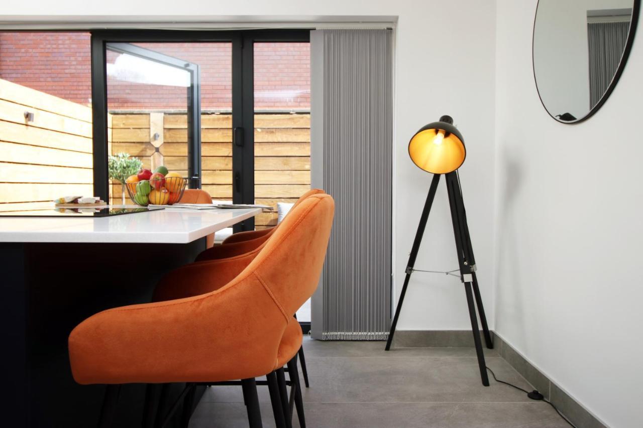 New Spacious 2 Bed Getaway - Private Courtyard! - Underfloor Heating Cardiff Exterior foto